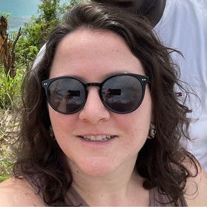 Meet your Posher, Olivia